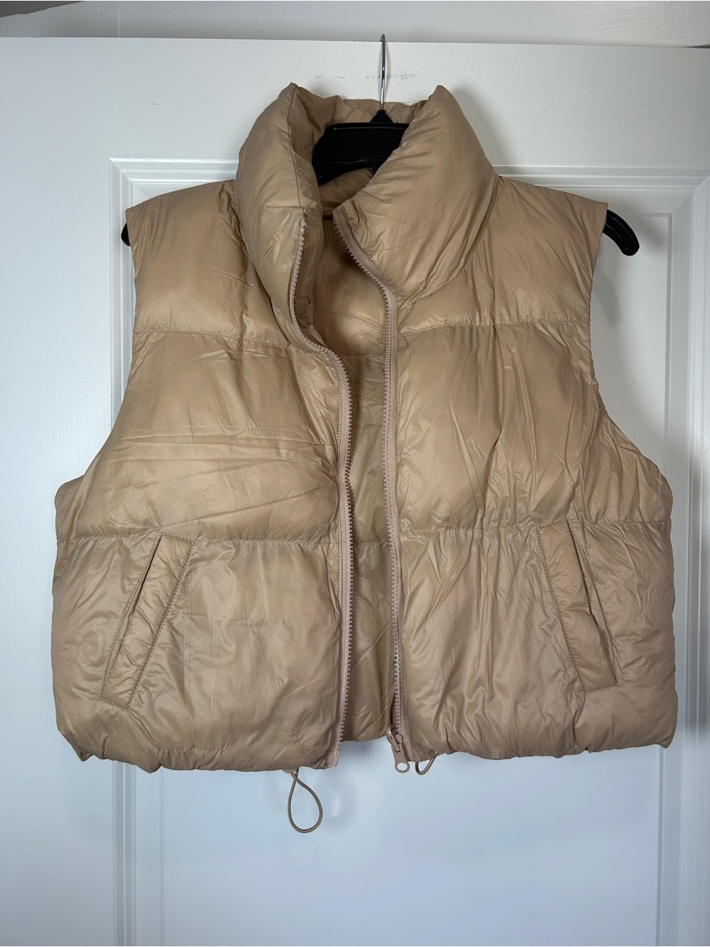 Cropped Puffer Vest in Beige